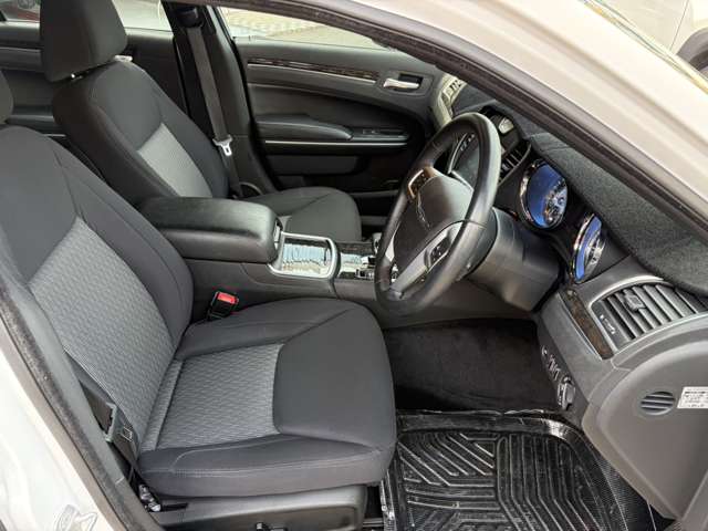 クライスラー ３００ Ｃ　ラグジュアリー H25年 (東北) 99