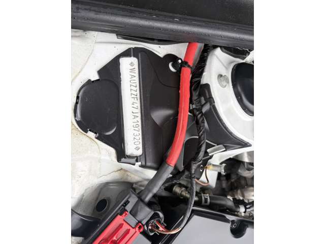 アウディ Ａ４ ２．０ ＴＦＳＩ クワトロ スポーツ ４ＷＤ R1年 (東北) 99