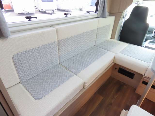 トヨタ カムロード ナッツＲＶ製 R8年 (東海) 99