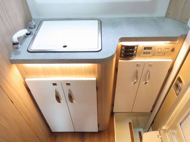 トヨタ カムロード ナッツＲＶ製 R8年 (東海) 99