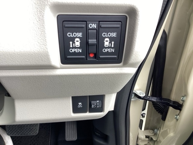 ホンダ Ｎ　ＢＯＸ ６６０ ファッションスタイル ２トーン R7年 (近畿) 99