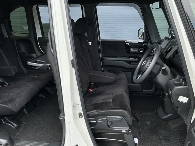 ホンダ Ｎ　ＢＯＸ カスタム ６６０ Ｌ R3年 (近畿) 99