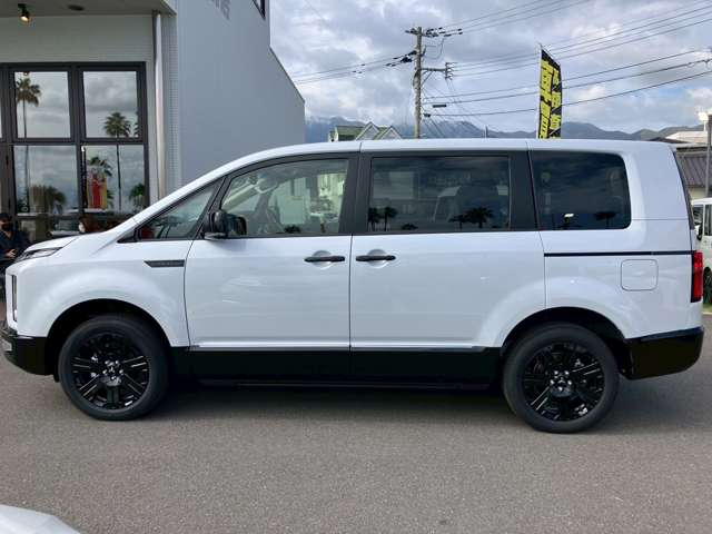 三菱 デリカ　Ｄ：５ ２．２ シャモニー 電動サイドステップ装着車 ディーゼルターボ ４ＷＤ R7年 (九州・沖縄) 99