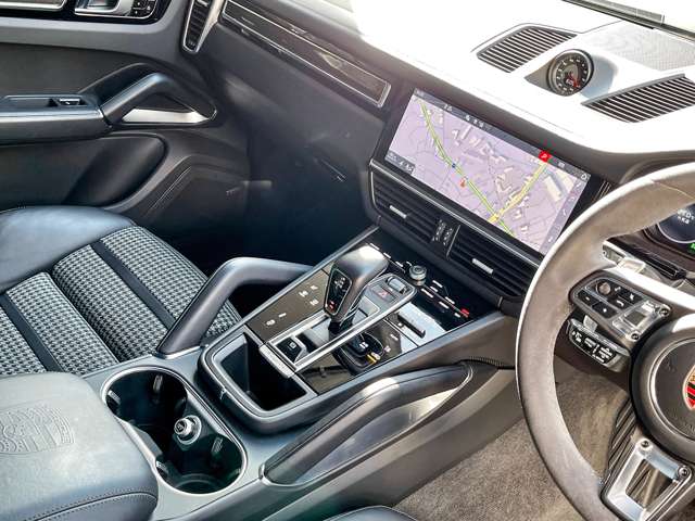ポルシェ カイエンクーペ ターボ ティプトロニックＳ ４ＷＤ R2年 (関東) 99