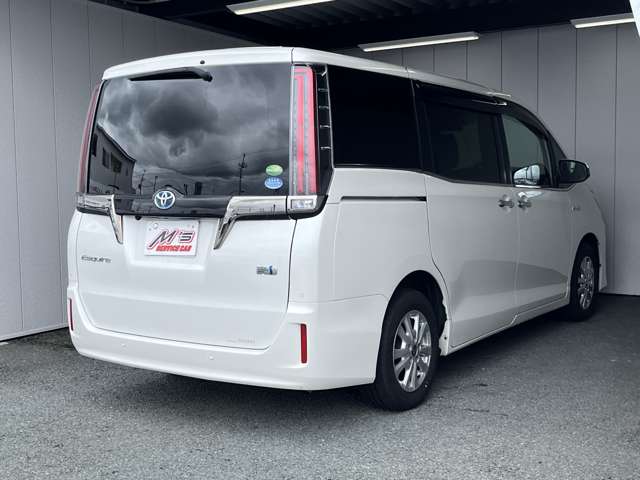 トヨタ エスクァイア　ハイブリッド １．８ ハイブリッド ＧＩ プレミアムパッケージ ブラックテーラード R1年 (東北) 99