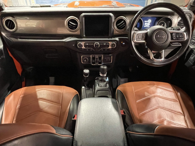 ジープ ラングラー　アンリミテッド アンリミテッド サハラ ３．６Ｌ ４ＷＤ R1年 (関東) 99