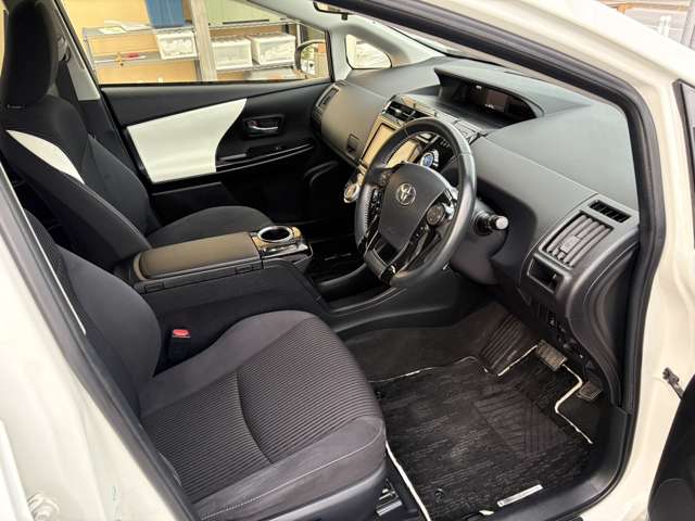トヨタ プリウスΑ １．８ Ｓ チューン ブラックＩＩ H28年 (近畿) 99