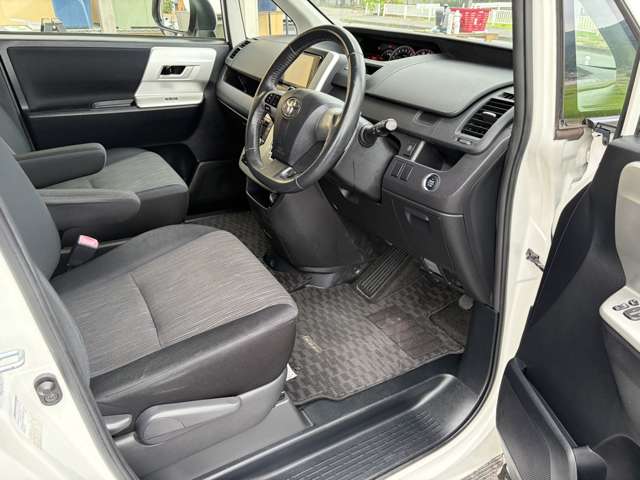 トヨタ ノア ２．０ ＳＩ H22年 (近畿) 99