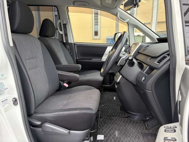 トヨタ ノア ２．０ ＳＩ H22年 (近畿) 99