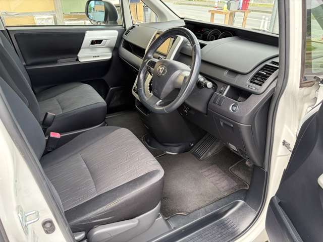 トヨタ ノア ２．０ ＳＩ H23年 (近畿) 99