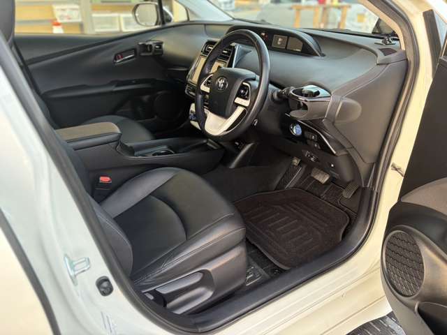 トヨタ プリウス １．８ Ｓ ツーリングセレクション H29年 (近畿) 99