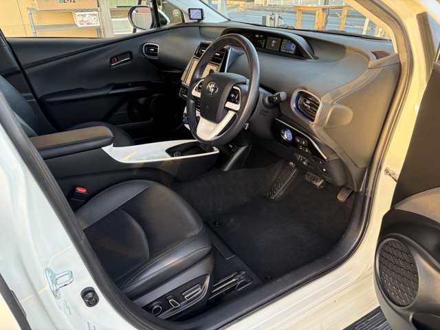 トヨタ プリウス １．８ Ａ プレミアム ツーリングセレクション Ｅ－ＦＯＵＲ ４ＷＤ H27年 (近畿) 99