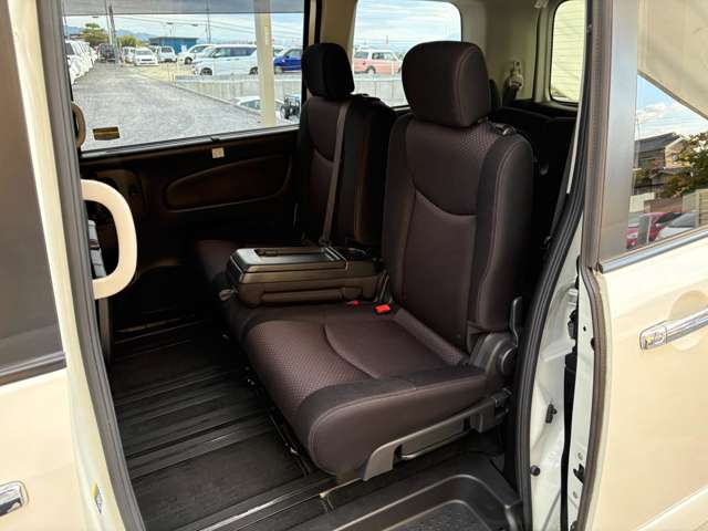 日産 セレナ ２．０ ハイウェイスター Ｓ－ＨＹＢＲＩＤ Ｖセレクション H25年 (近畿) 99
