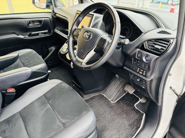 トヨタ ヴォクシー ２．０ ＺＳ 煌ＩＩＩ R3年 (近畿) 99