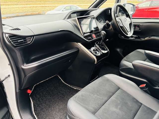 トヨタ ヴォクシー ２．０ ＺＳ 煌ＩＩＩ R3年 (近畿) 99