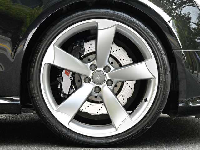 アウディ ＲＳ５ ４．２ ４ＷＤ H25年 (関東) 99