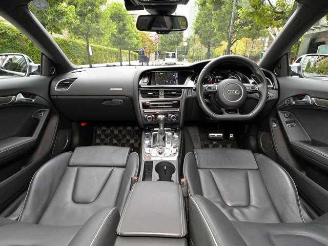 アウディ ＲＳ５ ４．２ ４ＷＤ H25年 (関東) 99