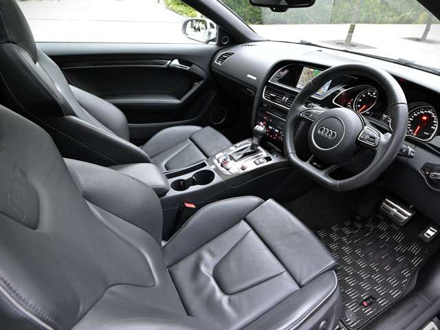 アウディ ＲＳ５ ４．２ ４ＷＤ H25年 (関東) 99