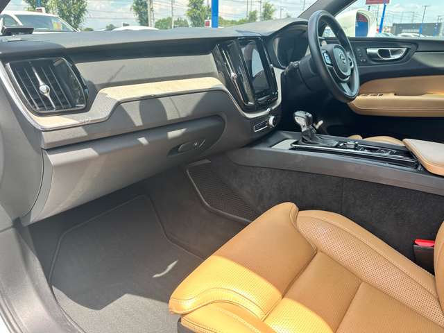 ボルボ ＸＣ６０ Ｔ５ ＡＷＤ インスクリプション ４ＷＤ H29年 (関東) 99