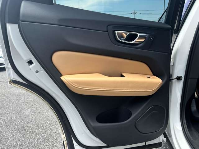 ボルボ ＸＣ６０ Ｔ５ ＡＷＤ インスクリプション ４ＷＤ H29年 (関東) 99