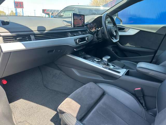 アウディ Ａ５　スポーツバック ４０　ＴＦＳＩ　スポーツ R1年 (関東) 99