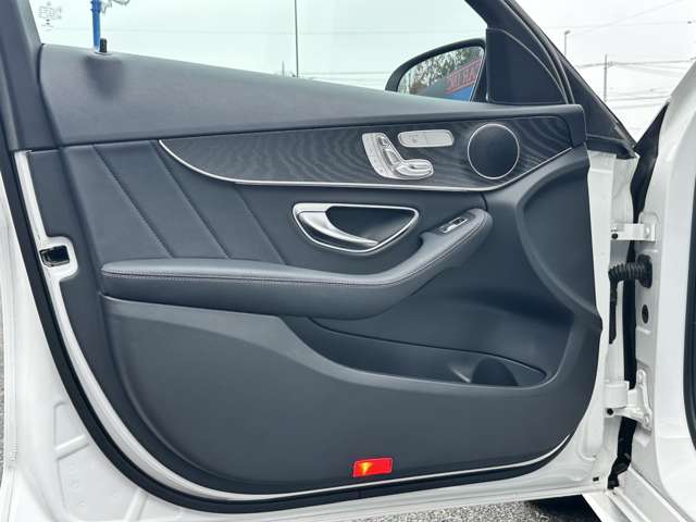 メルセデスベンツ Ｃクラス Ｃ２００ ローレウス エディション （ＢＳＧ搭載モデル） スポーツプラスパッケージ R1年 (関東) 99
