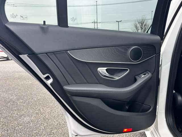 メルセデスベンツ Ｃクラス Ｃ２００ ローレウス エディション （ＢＳＧ搭載モデル） スポーツプラスパッケージ R1年 (関東) 99