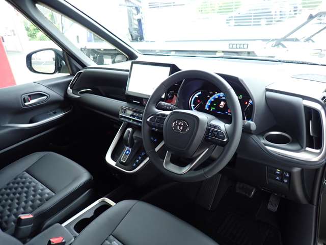 トヨタ ヴォクシー １．８ ハイブリッド Ｓ－Ｚ R8年 (関東) 99