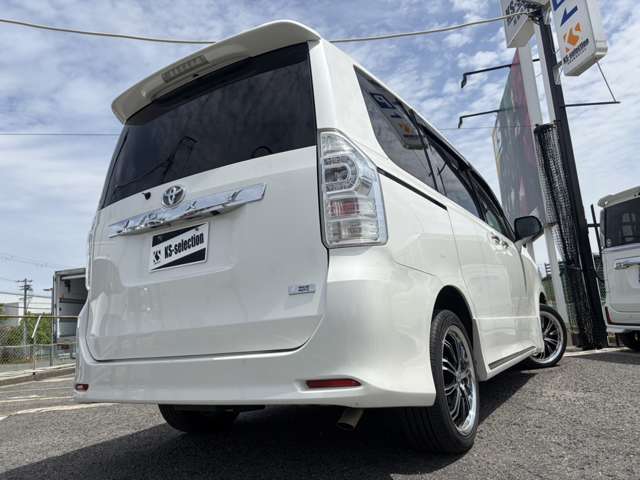 トヨタ ヴォクシー ２．０ ＺＳ 煌ＩＩ H23年 (近畿) 99