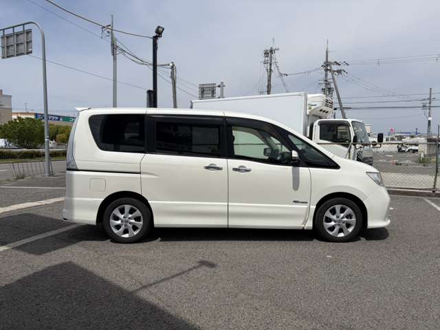 日産 セレナ ２．０ ハイウェイスター Ｇ Ｓ－ＨＹＢＲＩＤ H25年 (近畿) 99