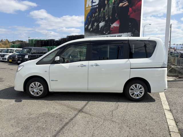 日産 セレナ ２．０ ２０Ｘ Ｓ－ＨＹＢＲＩＤ H25年 (近畿) 99