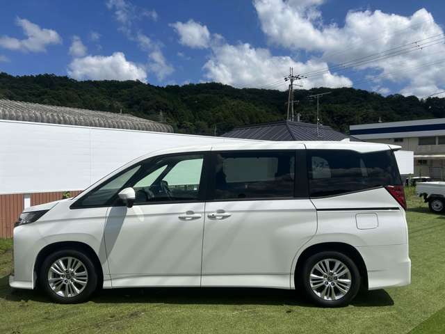 トヨタ ノア ２．０ Ｓ－Ｇ R4年 (近畿) 99