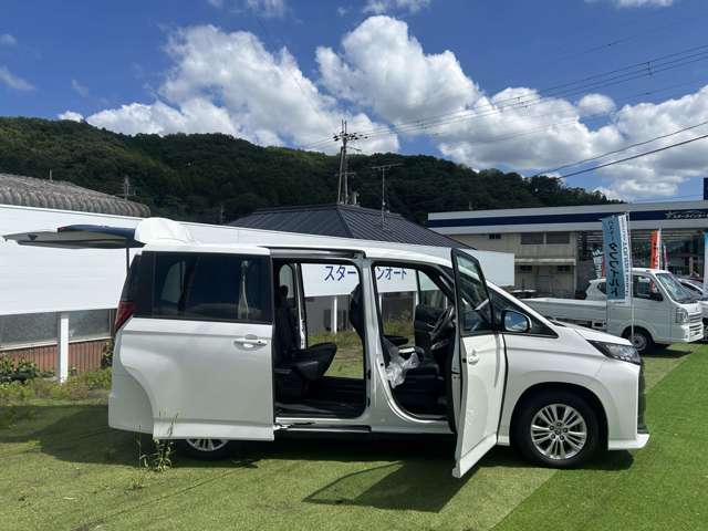 トヨタ ノア ２．０ Ｓ－Ｇ R4年 (近畿) 99