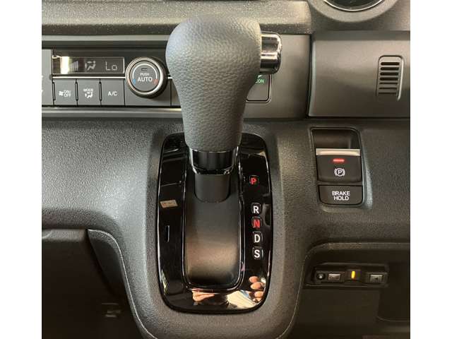 ホンダ Ｎ　ＢＯＸ カスタム ６６０ コーディネートスタイル ２トーン R8年 (九州・沖縄) 99
