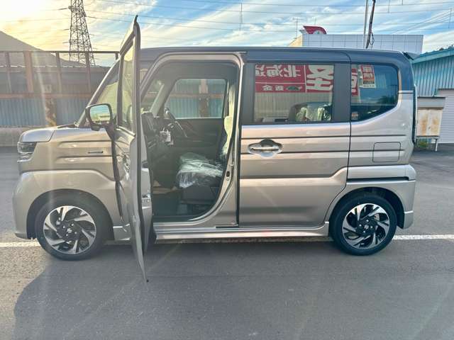 スズキ スペーシア　ギア ６６０ カスタム ハイブリッド ＸＳターボ ４ＷＤ R6年 (北海道) 99