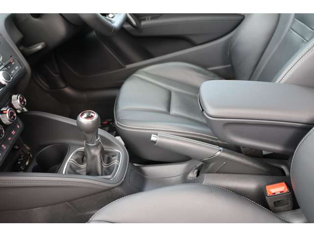 アウディ Ｓ１ ２．０ ４ＷＤ H27年 (関東) 99