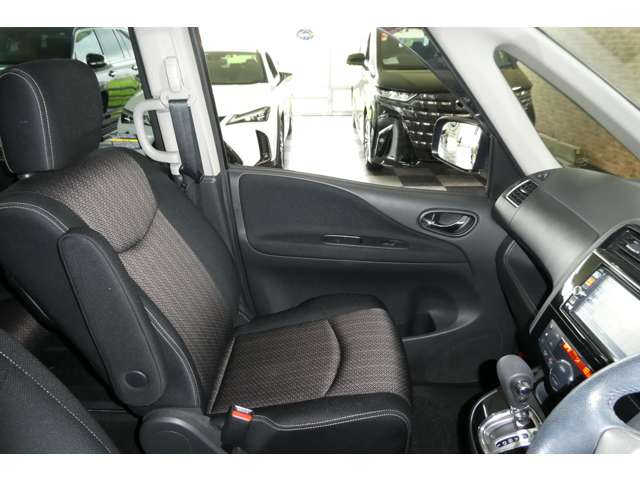 日産 セレナ ２．０ ハイウェイスター ４ＷＤ H25年 (東北) 99