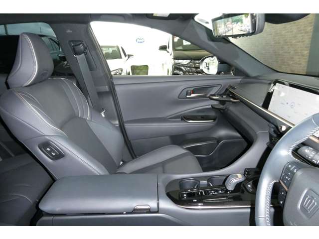 トヨタ クラウン　スポーツ　ハイブリッド ２．５ Ｚ Ｅ－ＦＯＵＲ ４ＷＤ R6年 (東北) 99