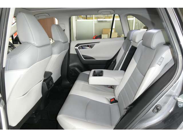 トヨタ ＲＡＶ４ ２．５ ハイブリッド Ｇ Ｅ－ＦＯＵＲ ４ＷＤ R2年 (東北) 99