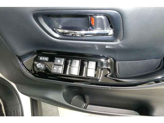 トヨタ ノア ２．０ ＳＩ ＷＸＢＩＩ ４ＷＤ R3年 (東北) 99