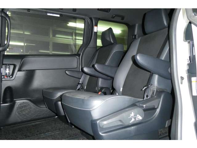 トヨタ ノア ２．０ ＳＩ ＷＸＢＩＩ ４ＷＤ R3年 (東北) 99