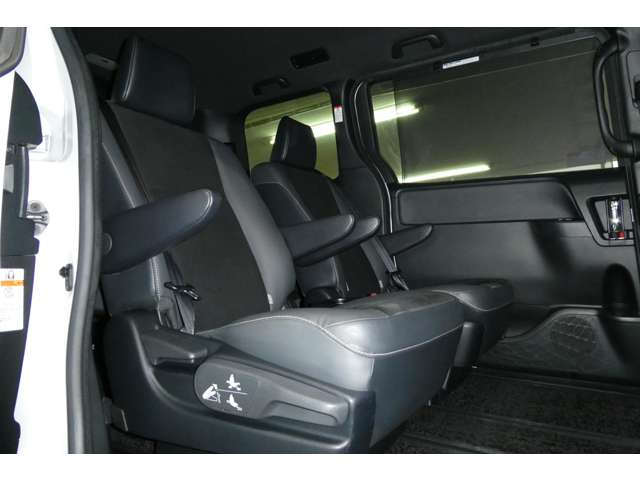 トヨタ ノア ２．０ ＳＩ ＷＸＢＩＩ ４ＷＤ R3年 (東北) 99