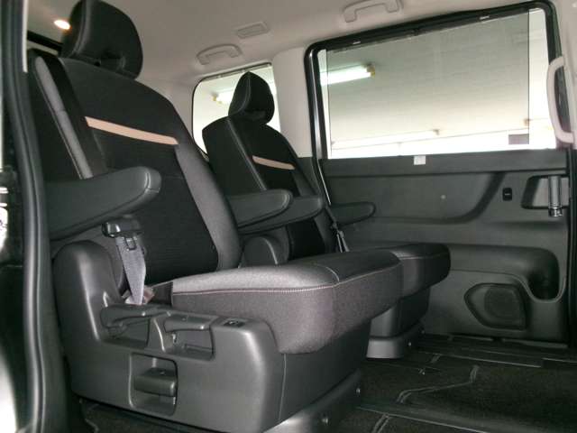 日産 セレナ １．４ Ｅ－４ＯＲＣＥ ハイウェイスターＶ ４ＷＤ R6年 (東北) 99