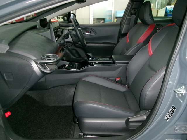 トヨタ プリウス ２．０ Ｚ Ｅ－ＦＯＵＲ ４ＷＤ R5年 (東北) 99