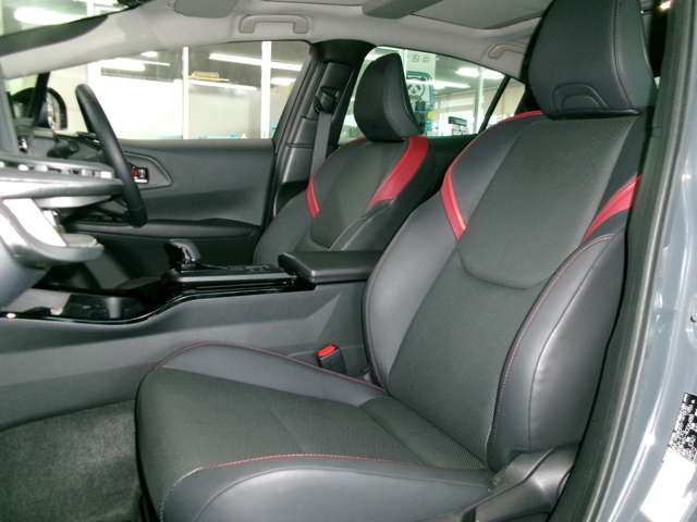 トヨタ プリウス ２．０ Ｚ Ｅ－ＦＯＵＲ ４ＷＤ R5年 (東北) 99