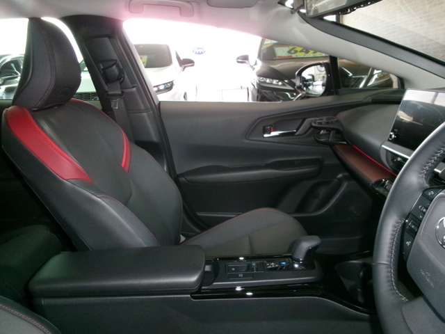 トヨタ プリウス ２．０ Ｚ Ｅ－ＦＯＵＲ ４ＷＤ R5年 (東北) 99