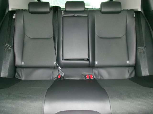 トヨタ プリウス ２．０ Ｚ Ｅ－ＦＯＵＲ ４ＷＤ R5年 (東北) 99