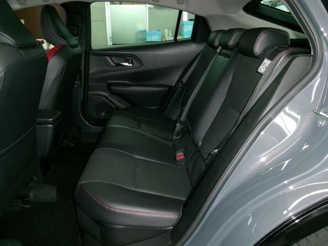 トヨタ プリウス ２．０ Ｚ Ｅ－ＦＯＵＲ ４ＷＤ R5年 (東北) 99