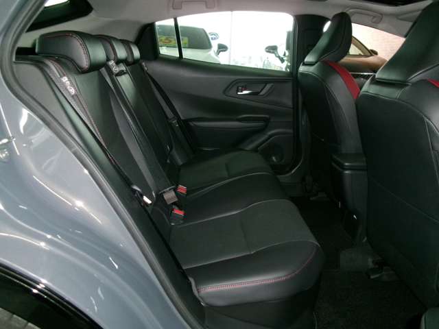 トヨタ プリウス ２．０ Ｚ Ｅ－ＦＯＵＲ ４ＷＤ R5年 (東北) 99