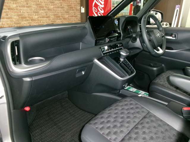トヨタ ヴォクシー １．８ ハイブリッド Ｓ－Ｚ Ｅ－ＦＯＵＲ ４ＷＤ R5年 (東北) 99